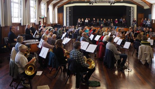 Overview including the majority of the small audience allowed.